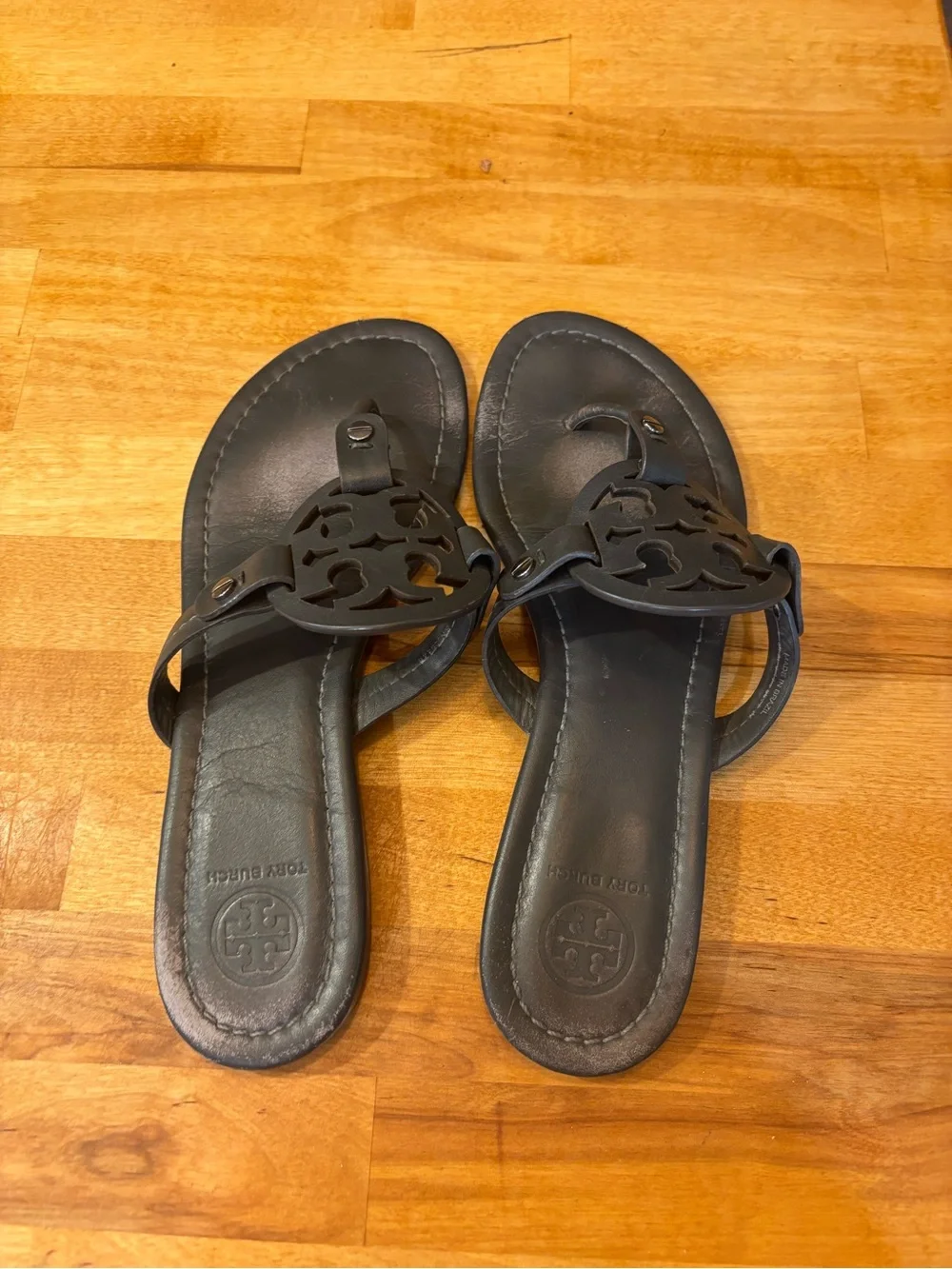 Tory Burch Black Leather Logo Thong Sandals - 7.5